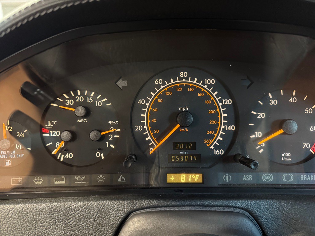 1995 Mercedes-Benz SL-Class Image 24