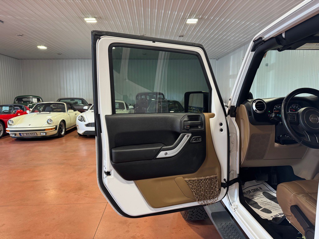2012 Jeep Wrangler Unlimited Image 16