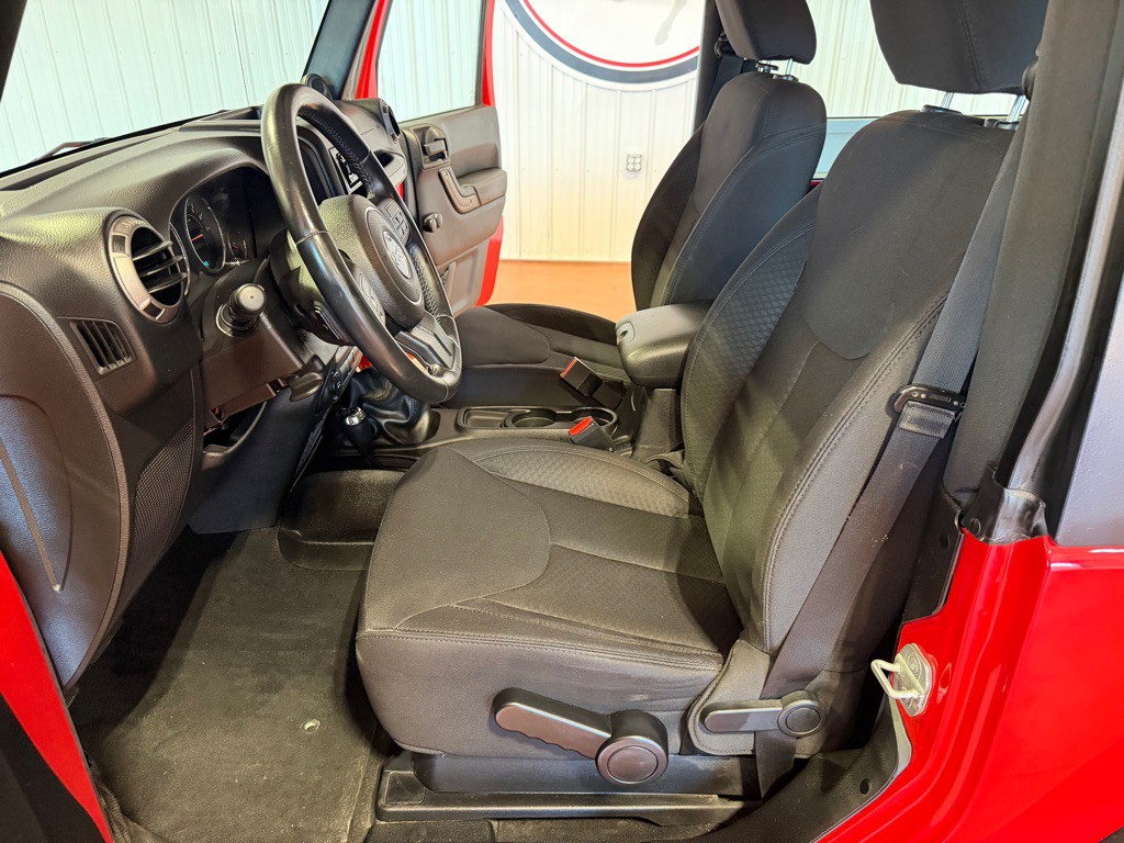 2013 Jeep Wrangler Image 19