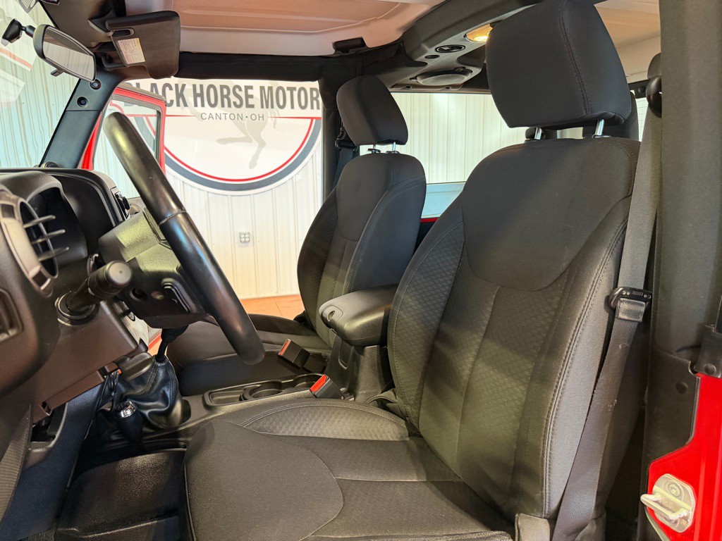 2013 Jeep Wrangler Image 20