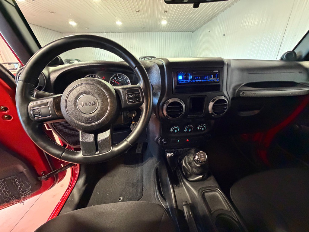 2013 Jeep Wrangler Image 25