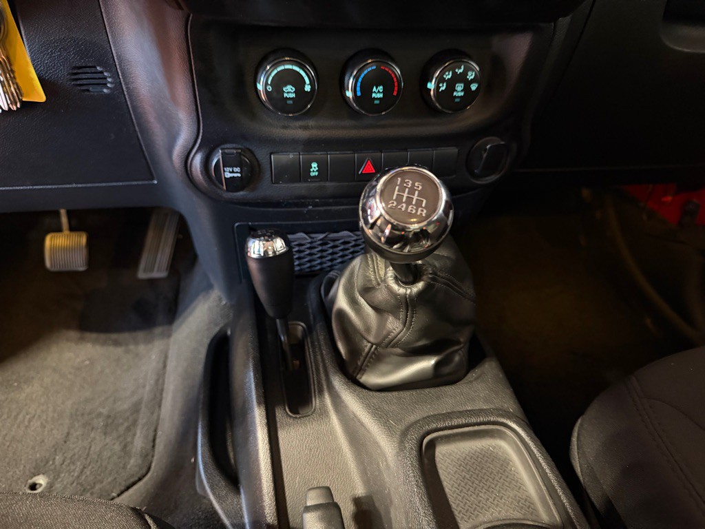 2013 Jeep Wrangler Image 28