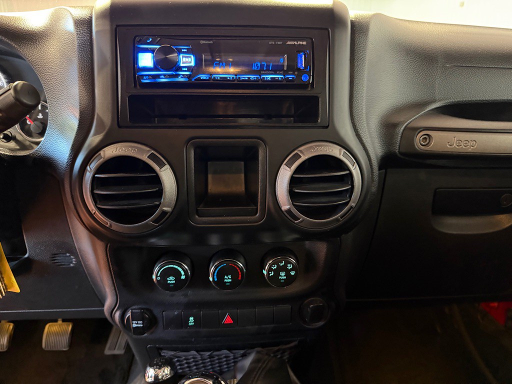 2013 Jeep Wrangler Image 57