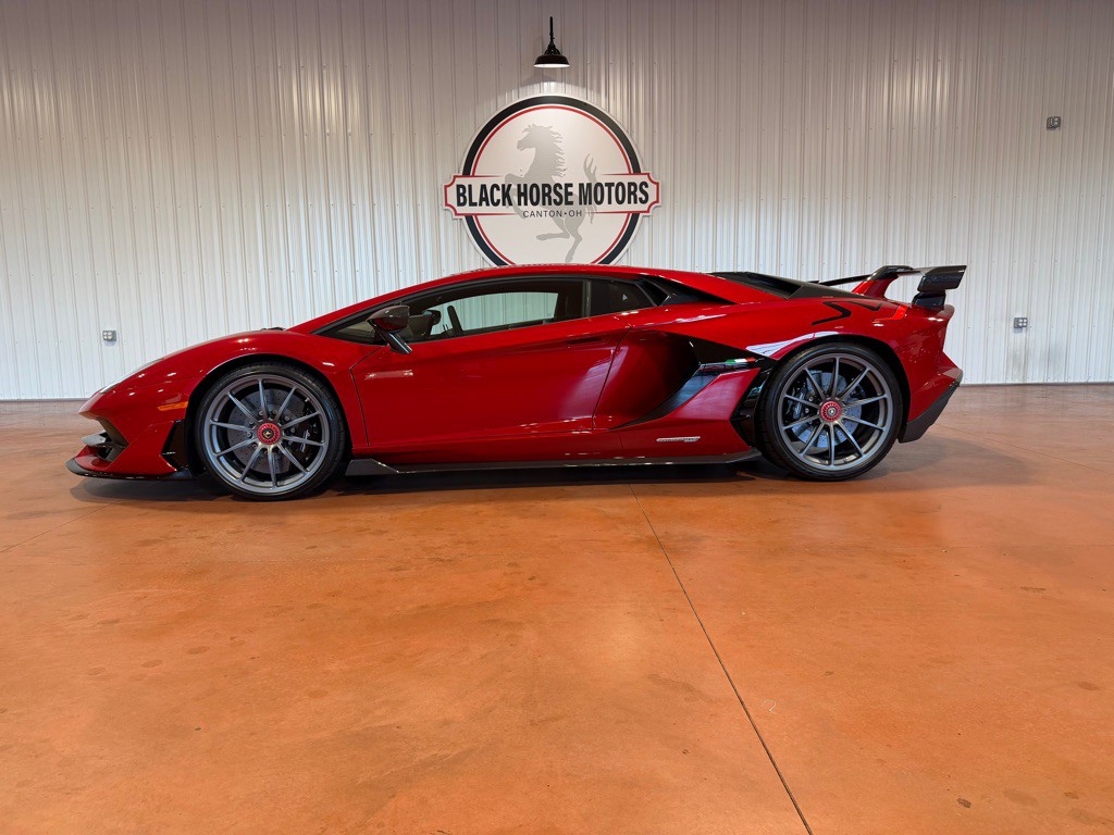 2019 Lamborghini Aventador Image 2