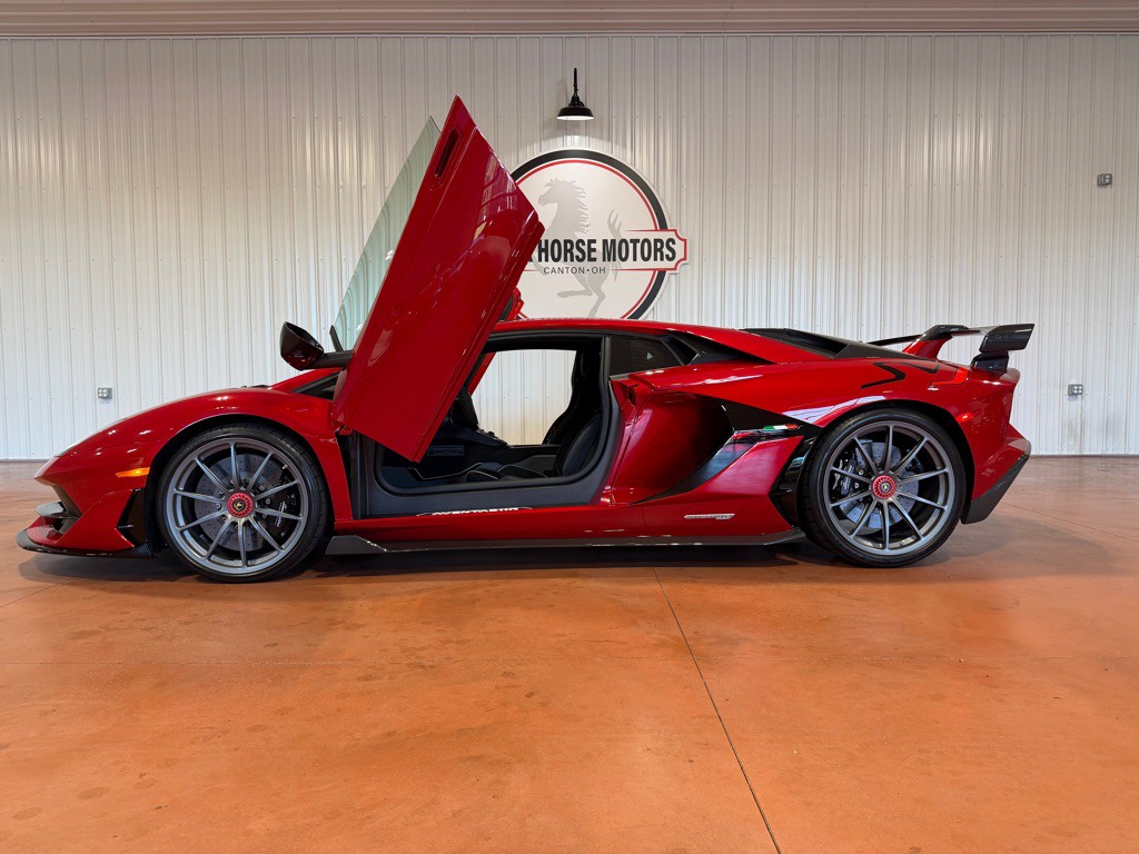 2019 Lamborghini Aventador Image 3