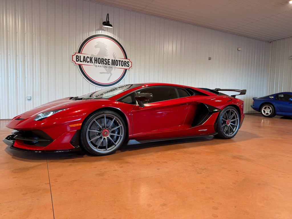 2019 Lamborghini Aventador Image 4