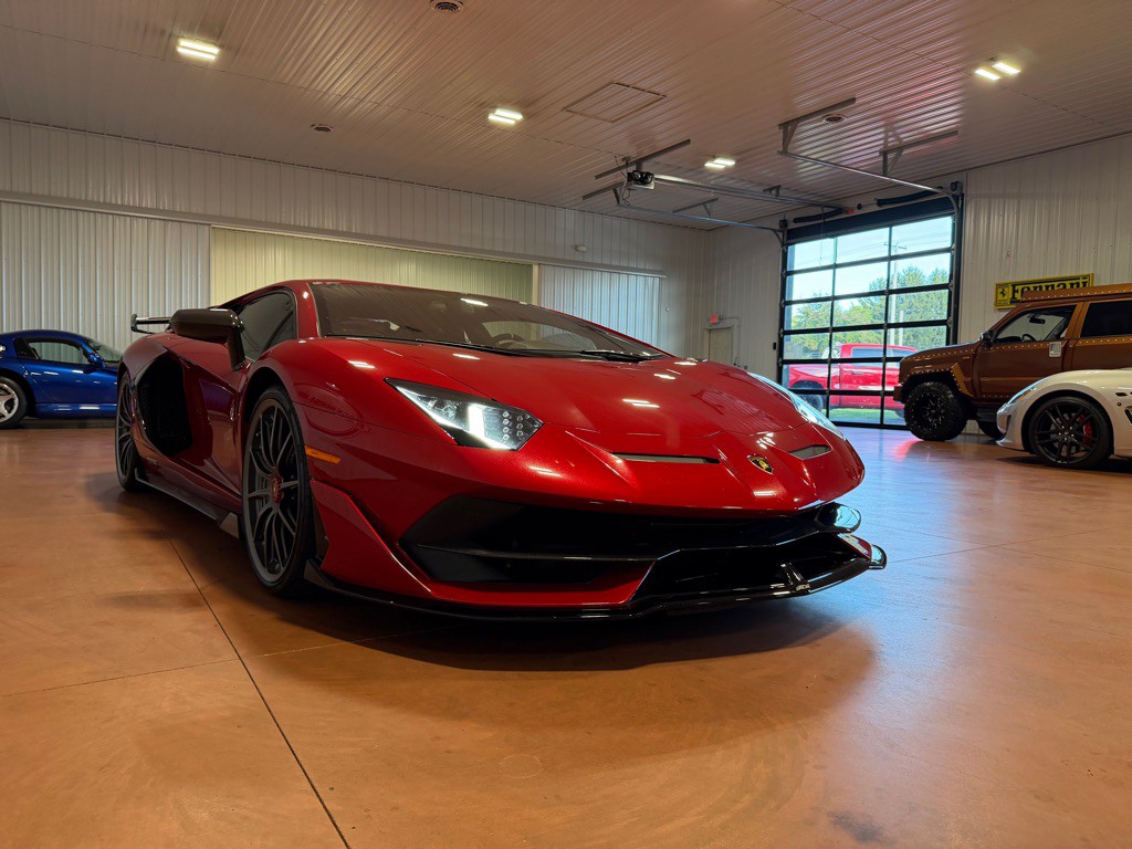 2019 Lamborghini Aventador Image 8