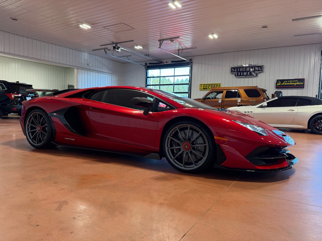 2019 Lamborghini Aventador Image 9