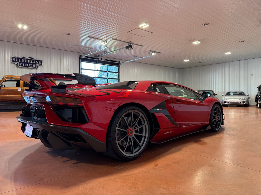 2019 Lamborghini Aventador Image 10
