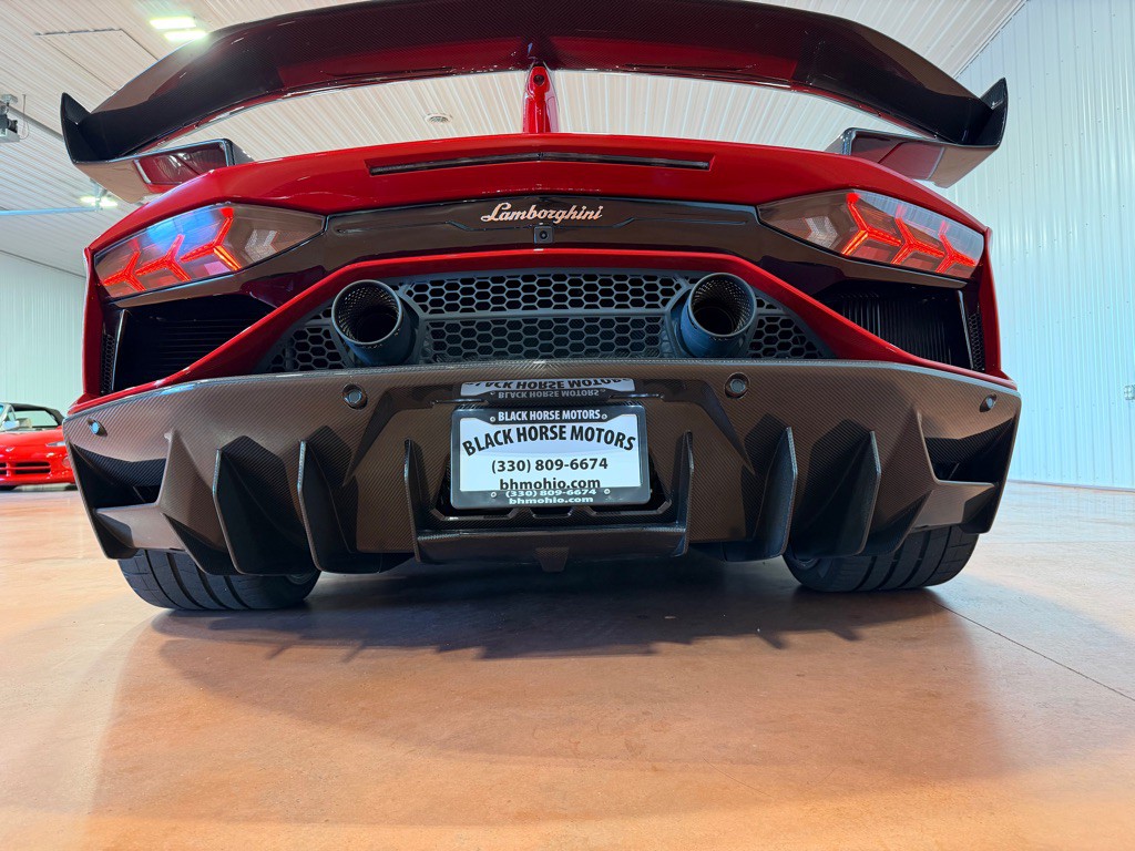 2019 Lamborghini Aventador Image 12