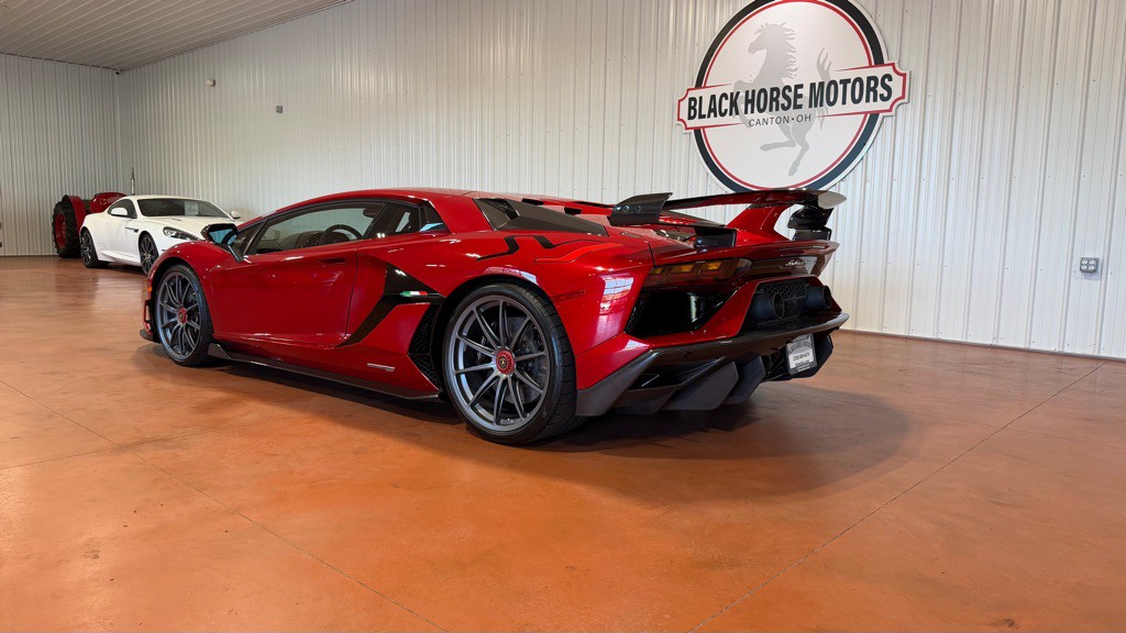 2019 Lamborghini Aventador Image 15