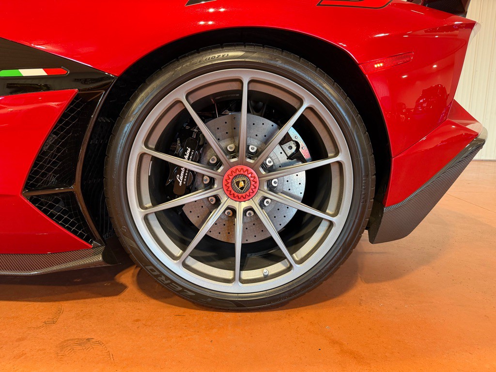 2019 Lamborghini Aventador Image 18