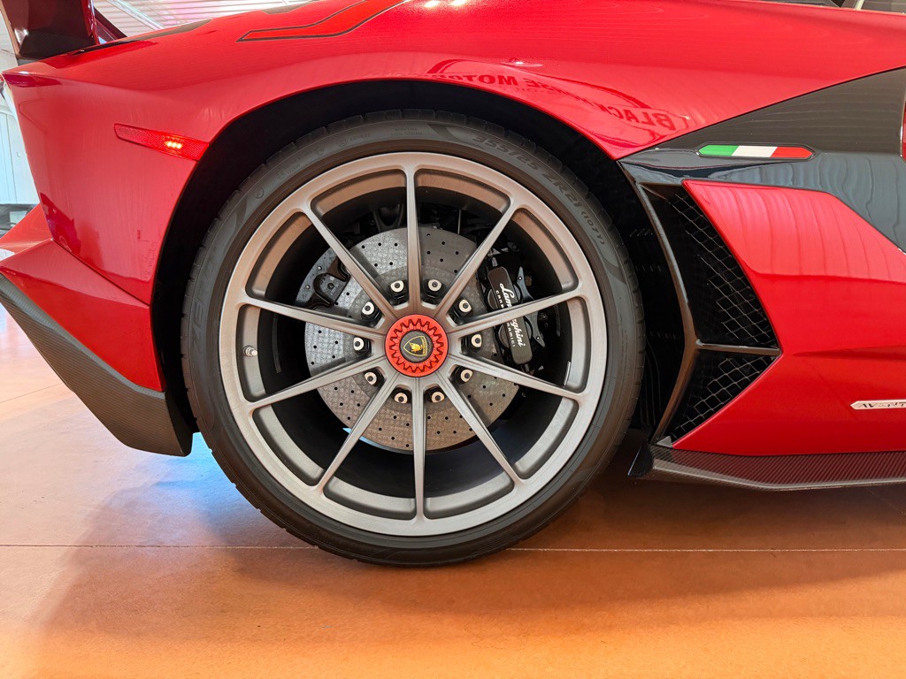 2019 Lamborghini Aventador Image 19