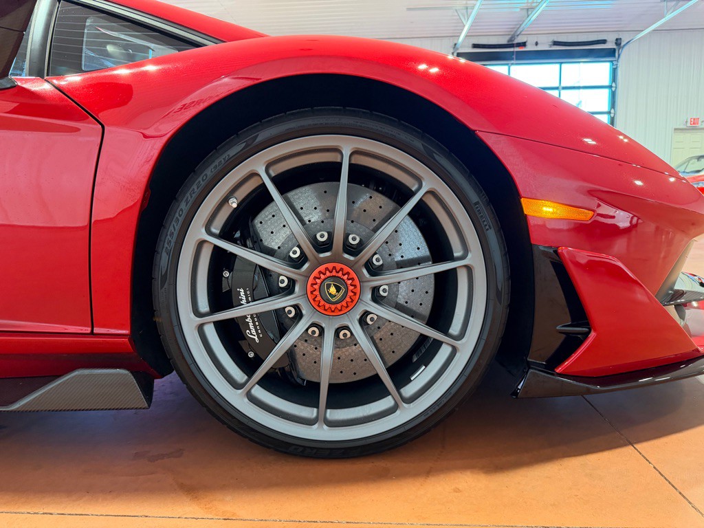 2019 Lamborghini Aventador Image 20