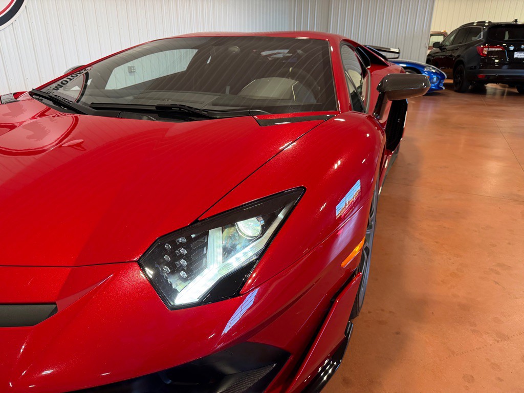 2019 Lamborghini Aventador Image 21