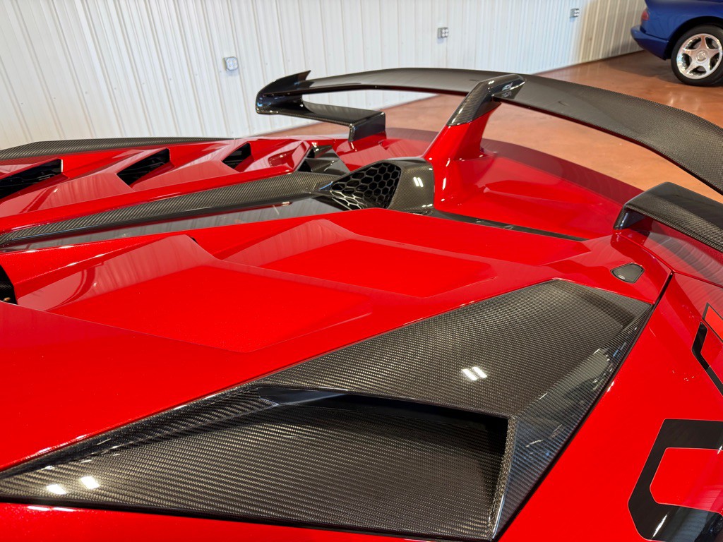 2019 Lamborghini Aventador Image 22