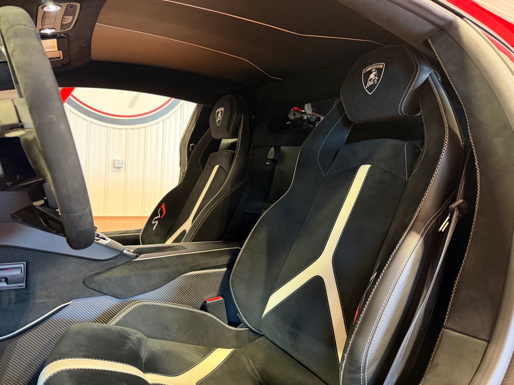 2019 Lamborghini Aventador Image 25