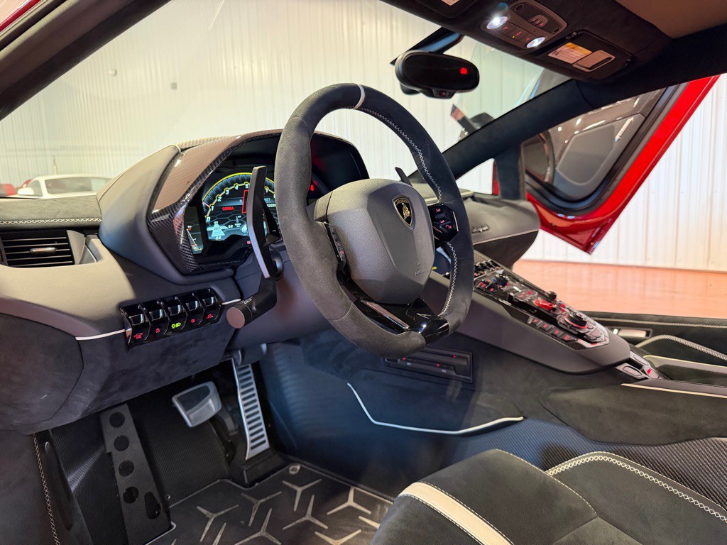 2019 Lamborghini Aventador Image 26