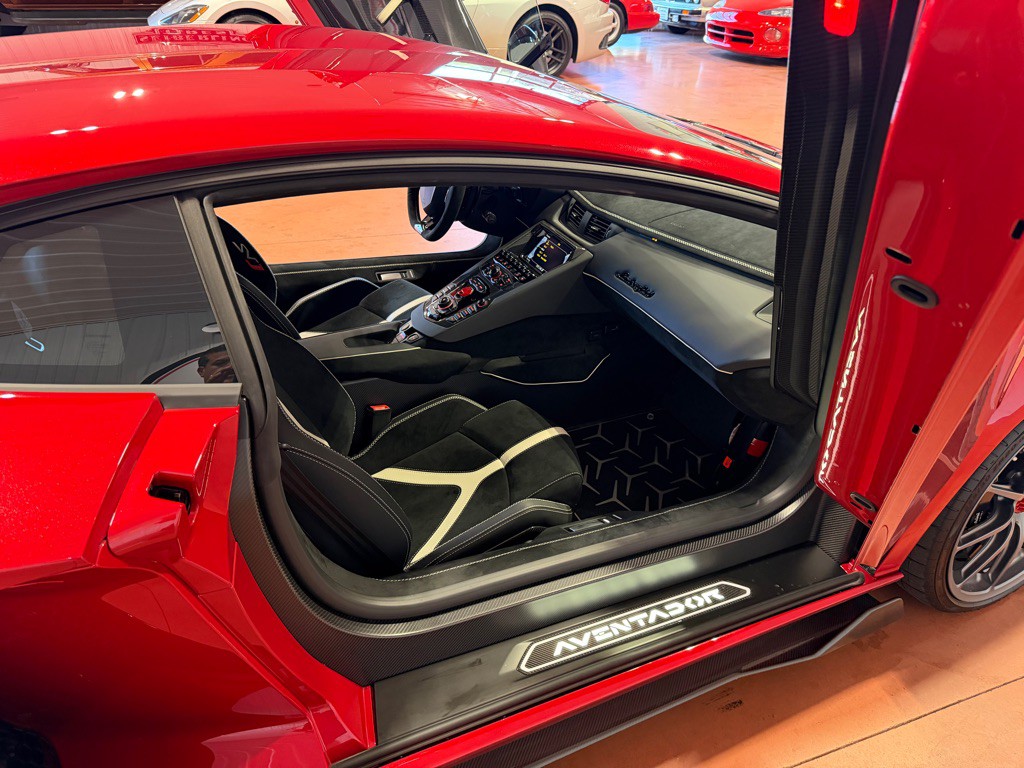 2019 Lamborghini Aventador Image 27