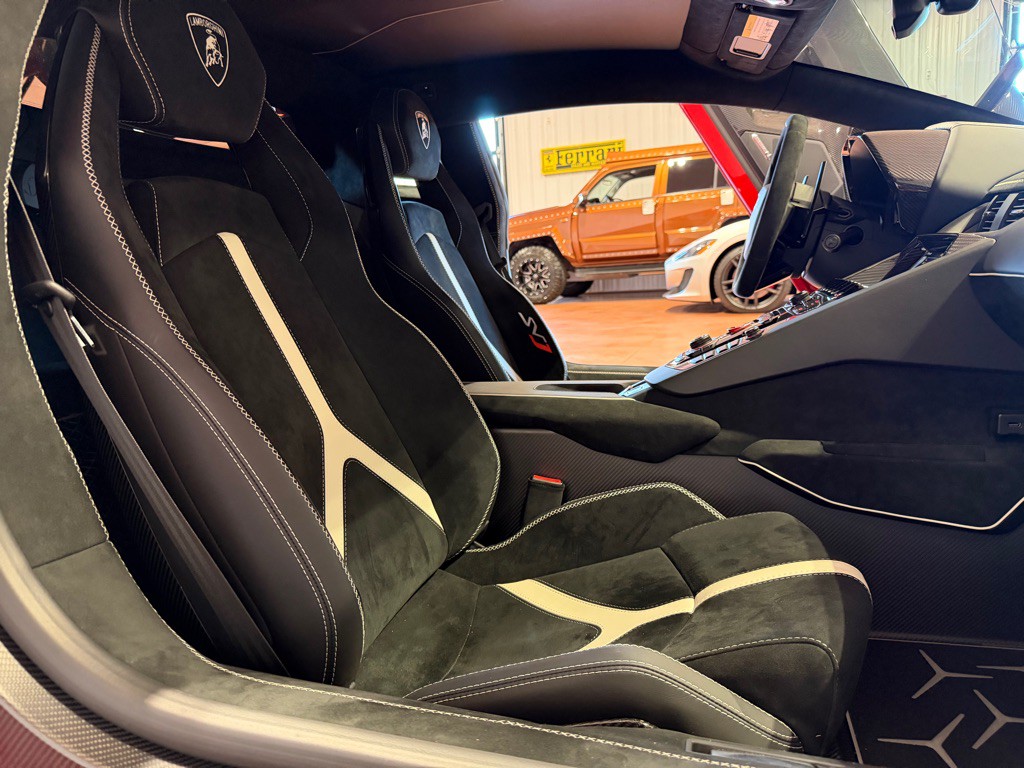2019 Lamborghini Aventador Image 28