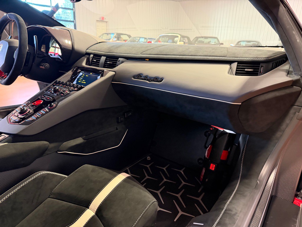2019 Lamborghini Aventador Image 29