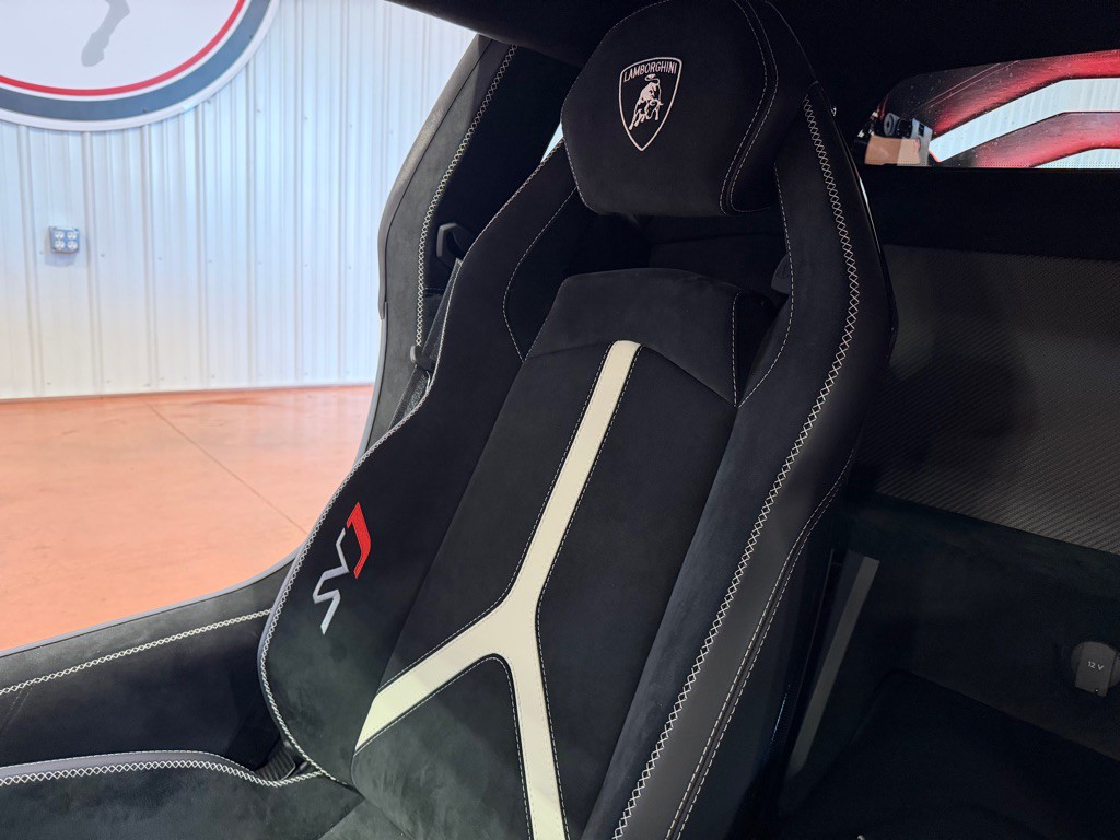 2019 Lamborghini Aventador Image 36
