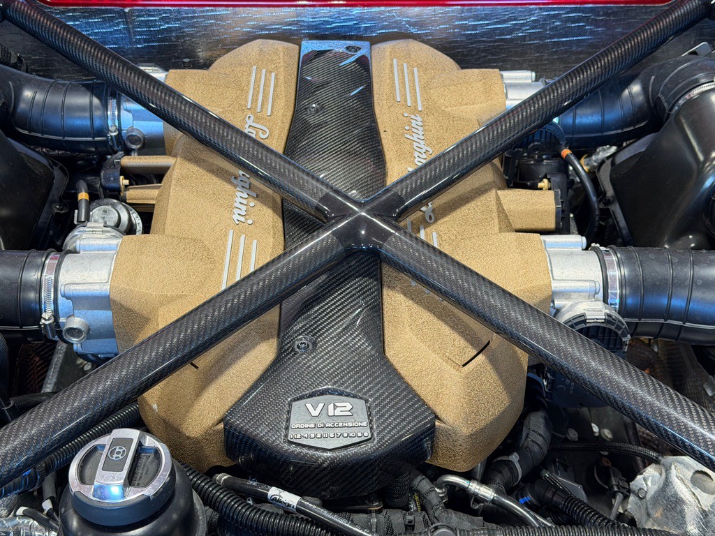 2019 Lamborghini Aventador Image 38