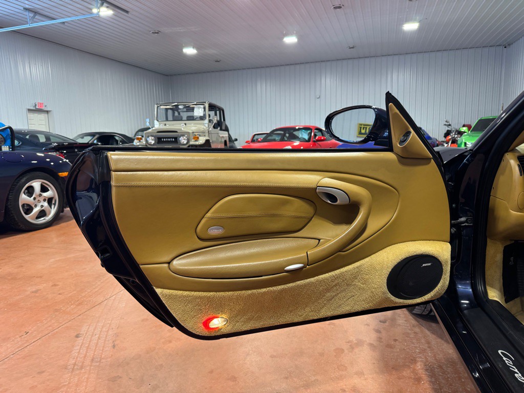 2003 Porsche 911 Image 10