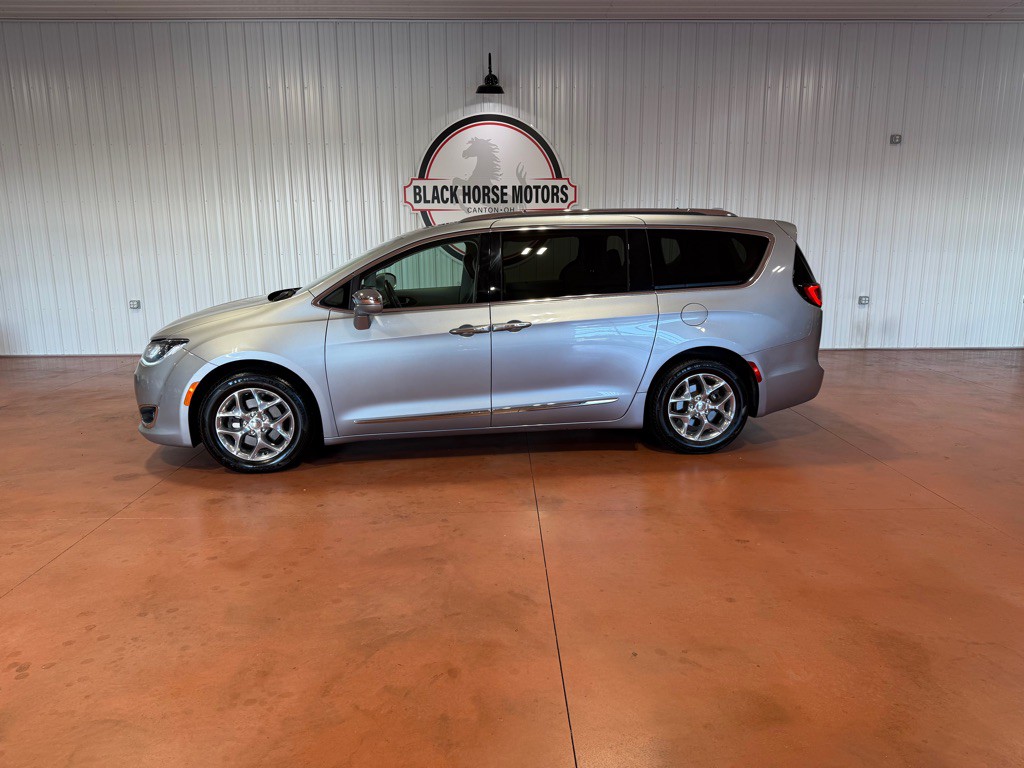 2018 Chrysler Pacifica Image 1