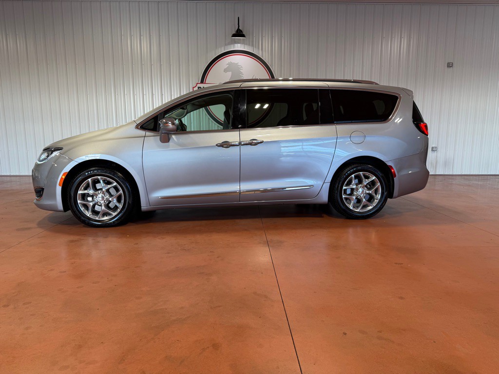 2018 Chrysler Pacifica Image 2