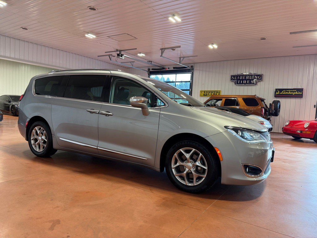 2018 Chrysler Pacifica Image 7