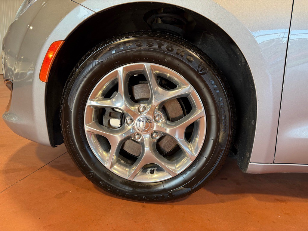 2018 Chrysler Pacifica Image 12