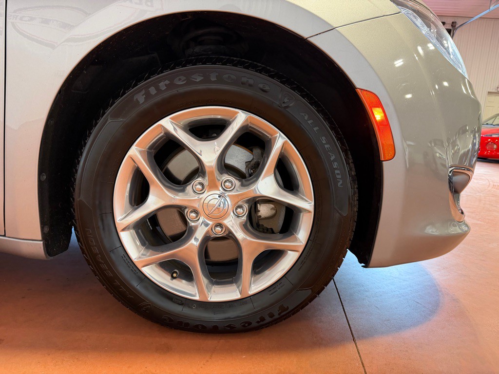 2018 Chrysler Pacifica Image 15