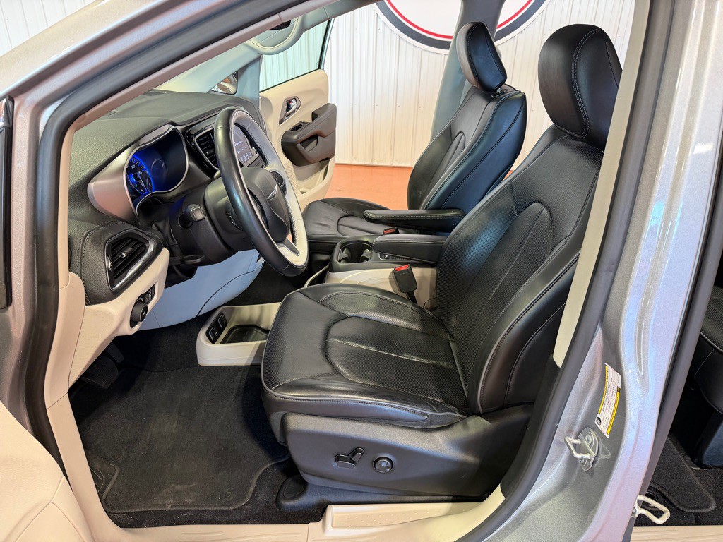 2018 Chrysler Pacifica Image 17