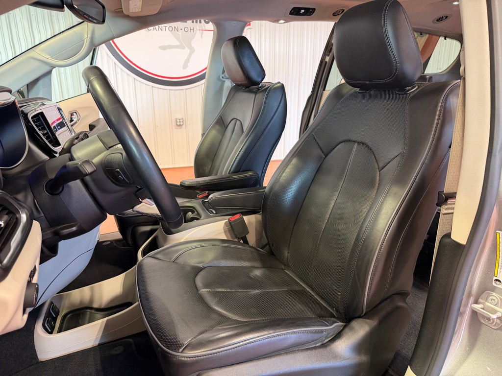 2018 Chrysler Pacifica Image 18