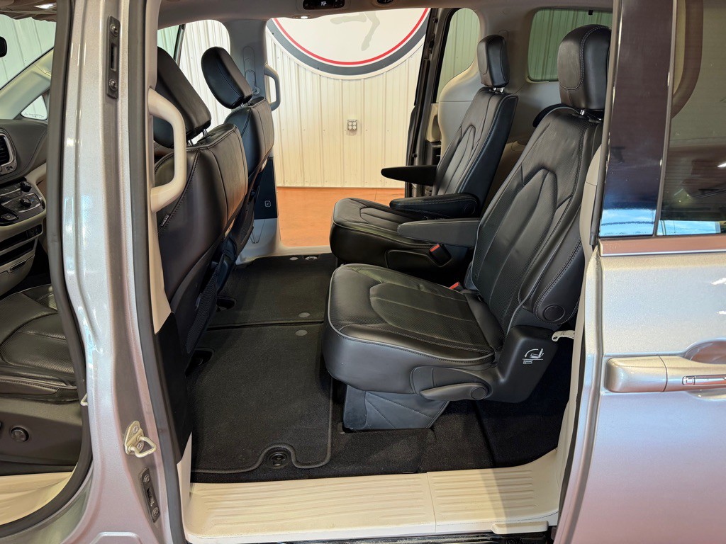 2018 Chrysler Pacifica Image 19