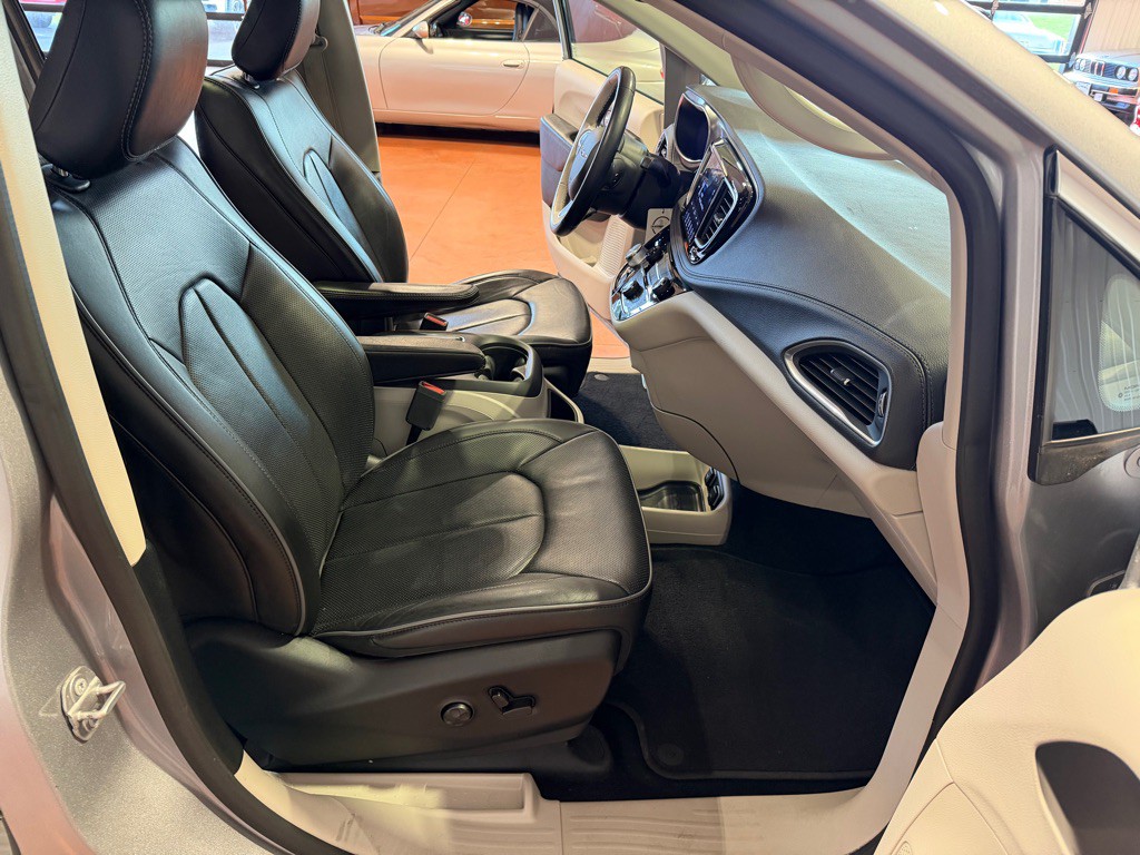 2018 Chrysler Pacifica Image 22