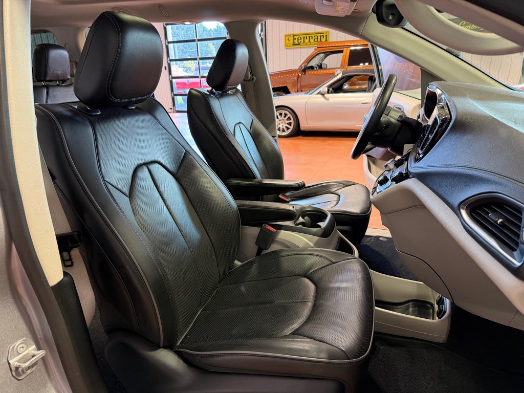 2018 Chrysler Pacifica Image 23
