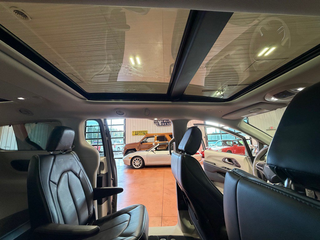 2018 Chrysler Pacifica Image 28