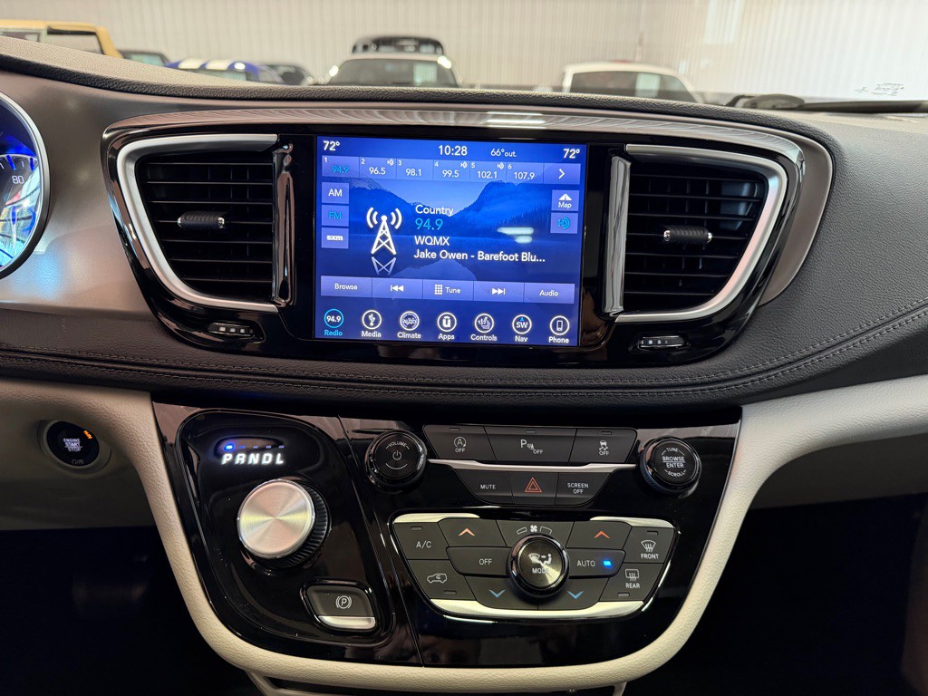 2018 Chrysler Pacifica Image 31