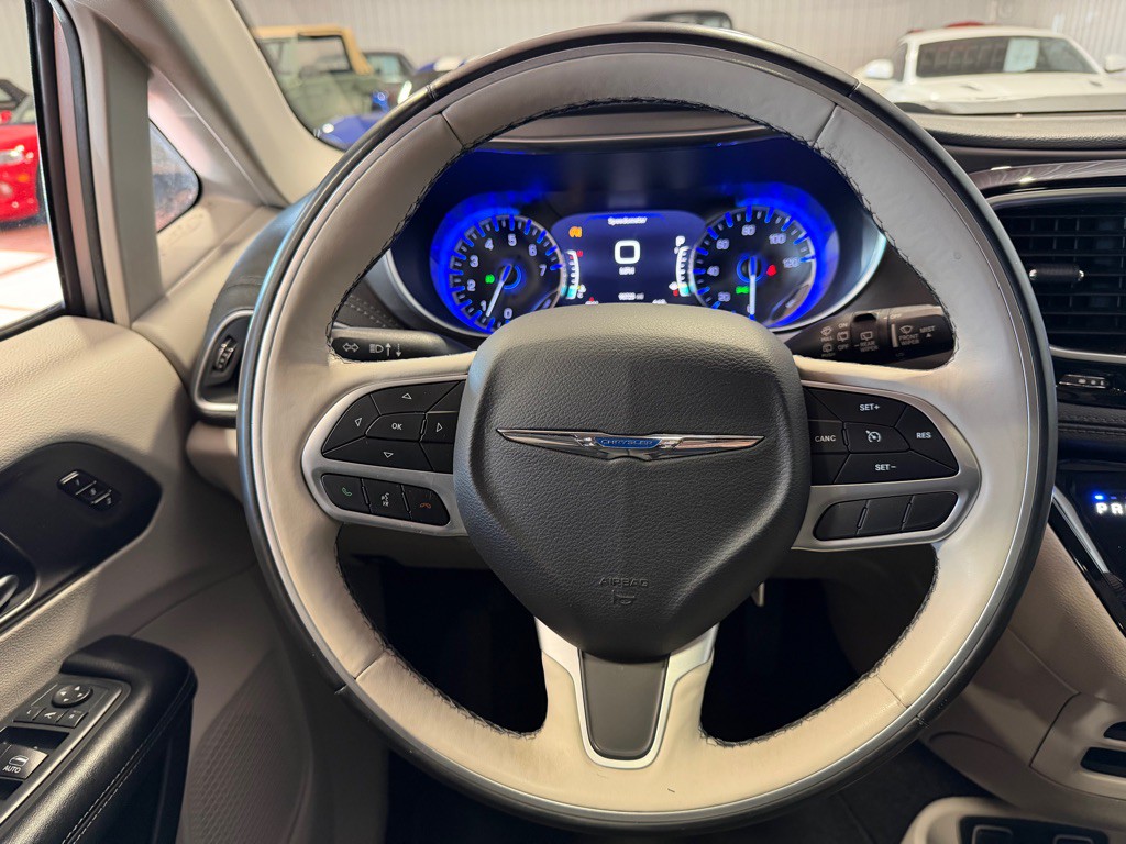 2018 Chrysler Pacifica Image 32