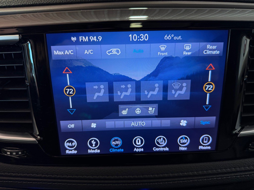 2018 Chrysler Pacifica Image 38