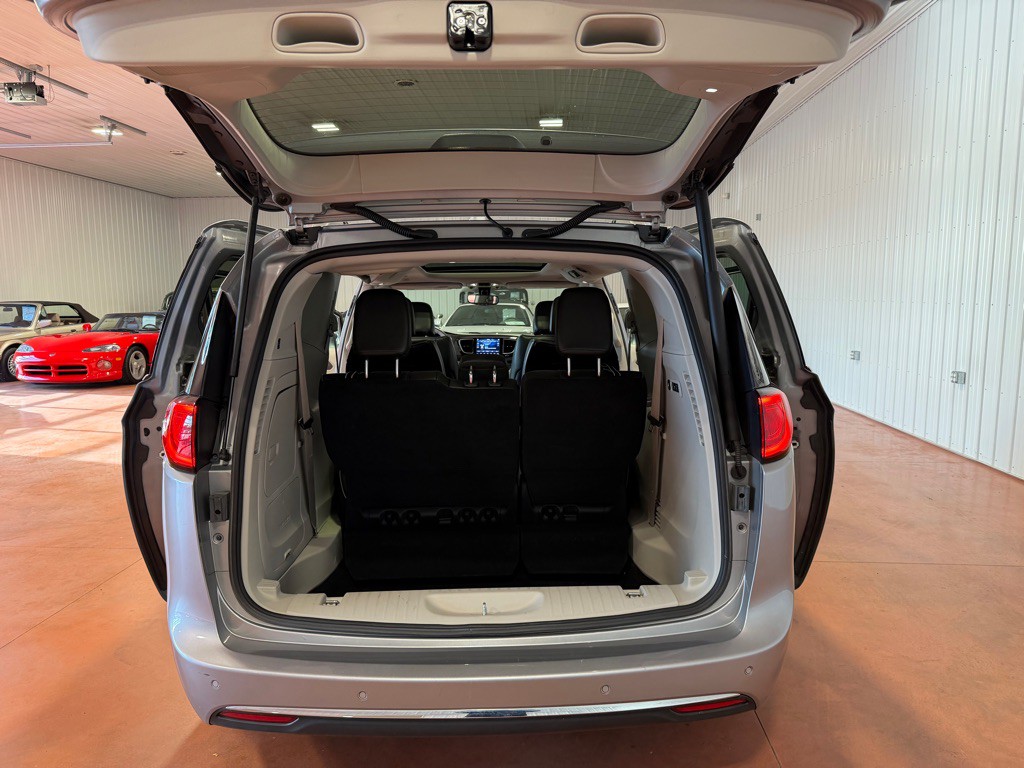 2018 Chrysler Pacifica Image 40