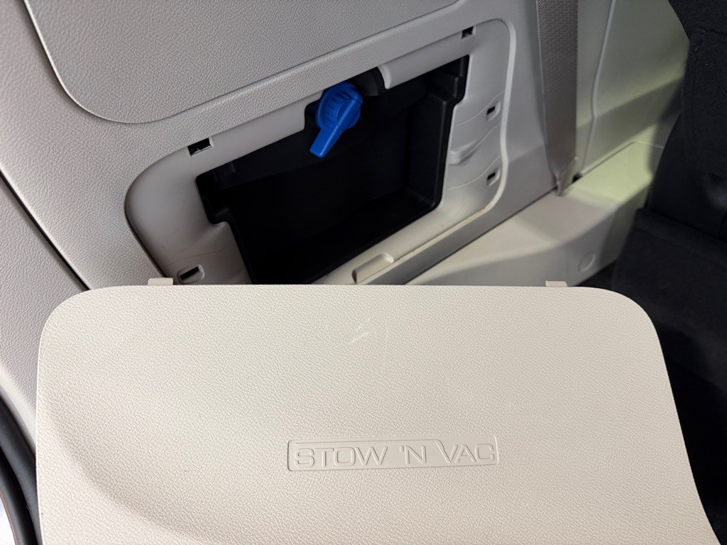 2018 Chrysler Pacifica Image 42