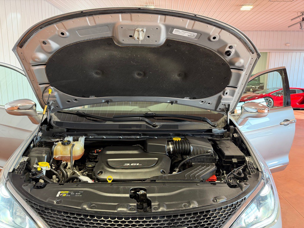 2018 Chrysler Pacifica Image 45