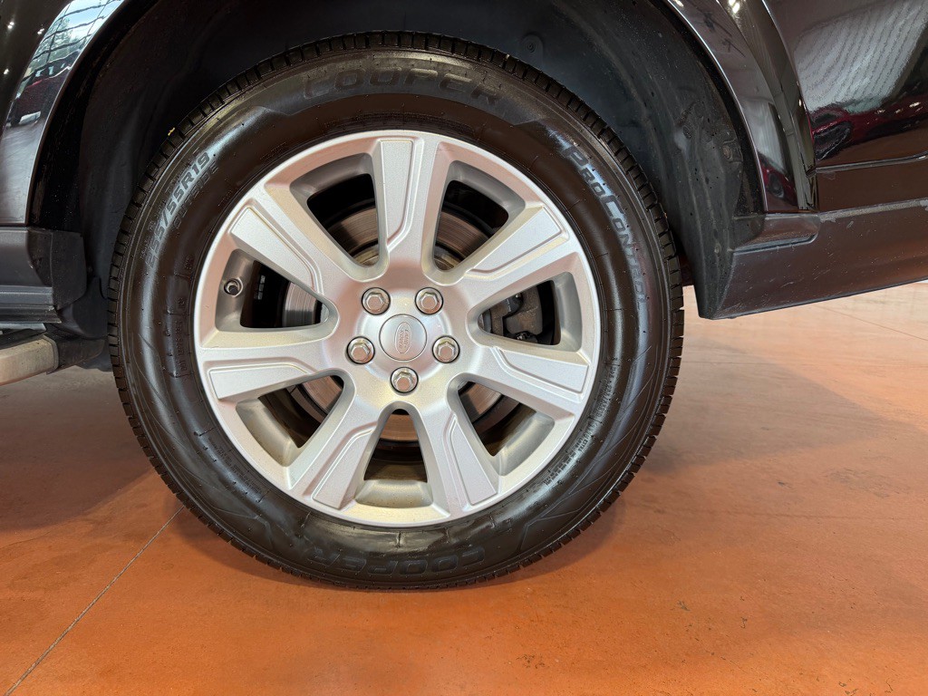 2015 Land Rover LR4 Image 12