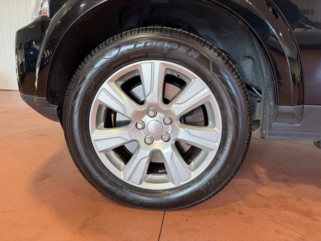 2015 Land Rover LR4 Image 13