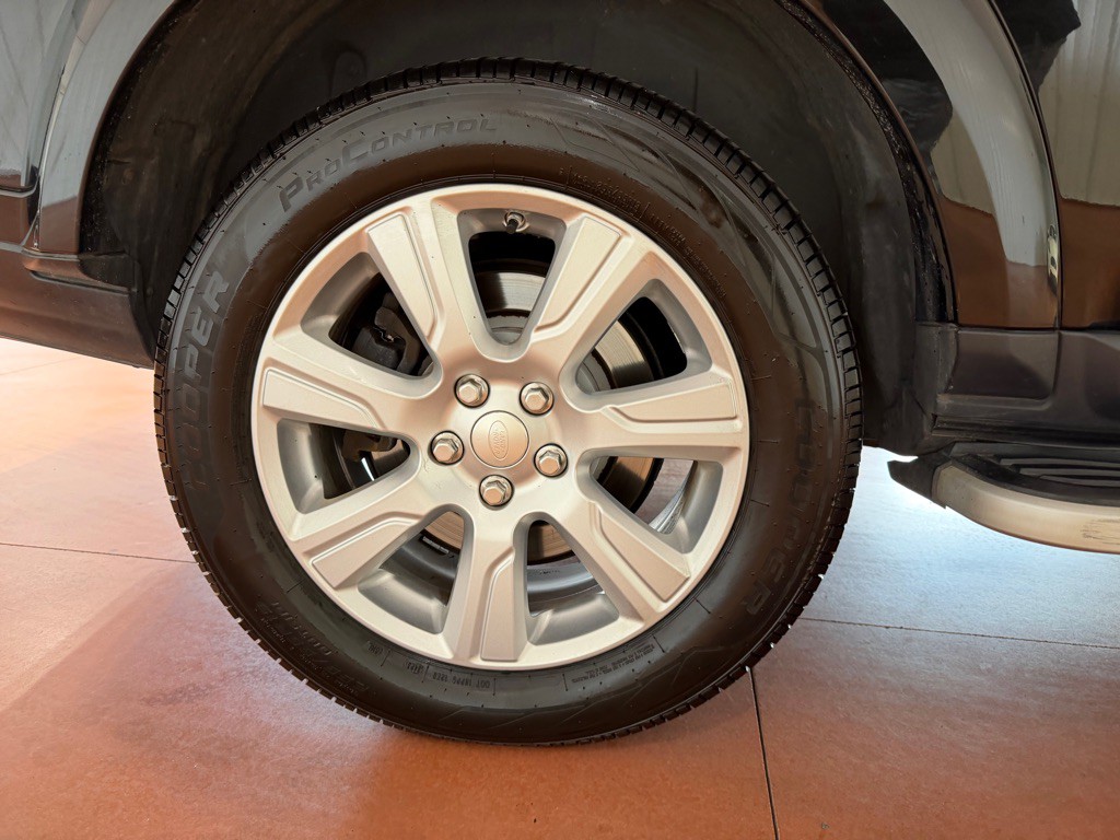 2015 Land Rover LR4 Image 15