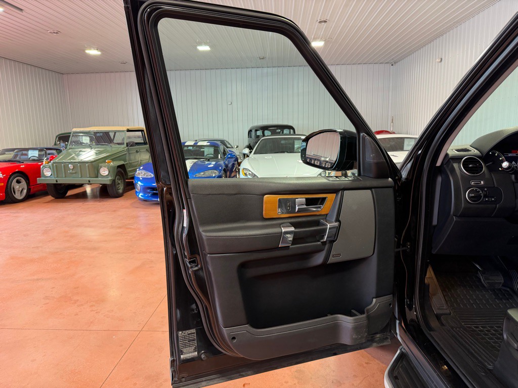 2015 Land Rover LR4 Image 16