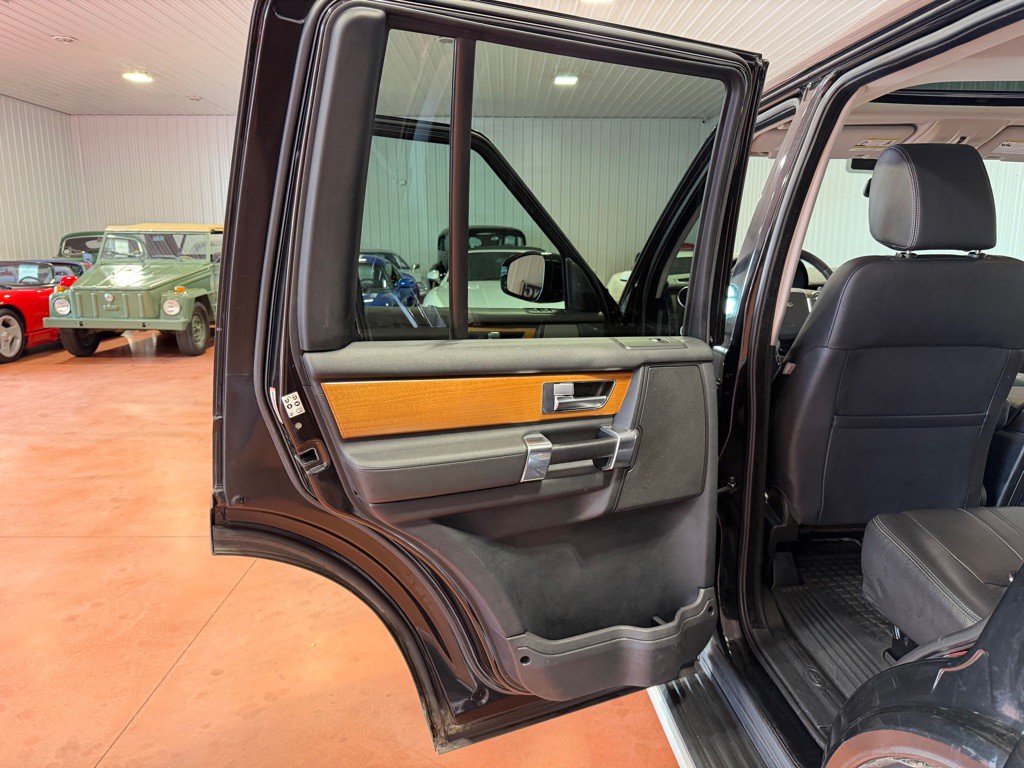 2015 Land Rover LR4 Image 19